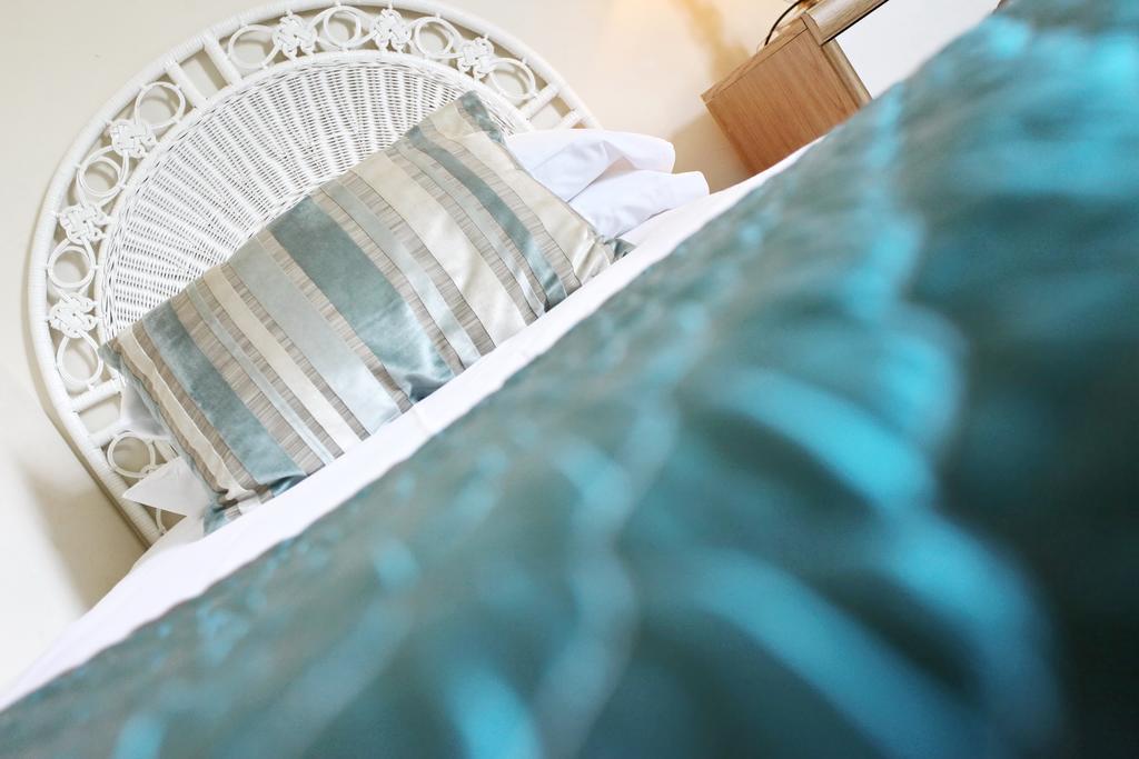 The Potters Arms Hotel Amersham Room photo